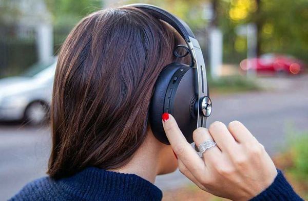 Обзор Sennheiser Momentum III: лучший звук в ритме потребностей