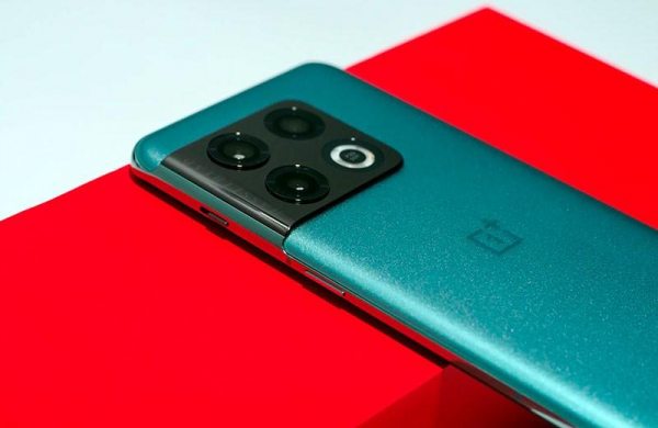 Обзор OnePlus 10 Pro: смартфон со знакомыми характеристиками в новом дизайне