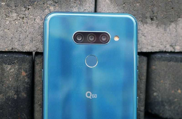 Обзор LG Q60: смартфон с проблемами и завышенной ценой