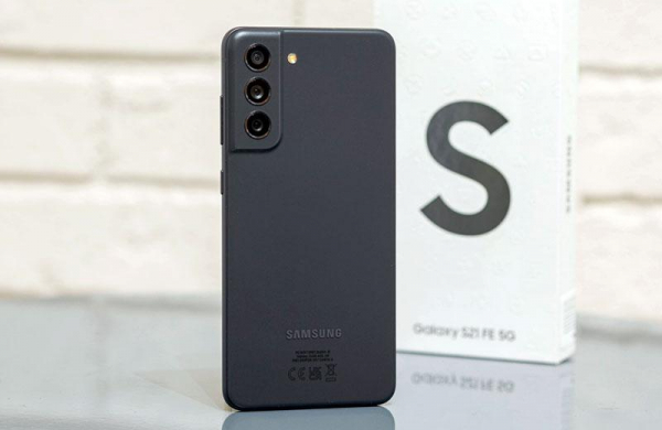 Обзор Samsung Galaxy S21 FE 5G: запоздалого смартфона в тени флагманов