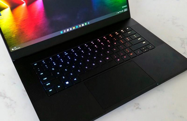 Обзор Razer Blade 15 (2022): дорогого ноутбука для HDR-игр со старыми проблемами