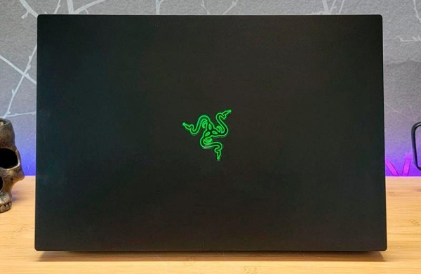 Обзор Razer Blade 15 (2022): дорогого ноутбука для HDR-игр со старыми проблемами