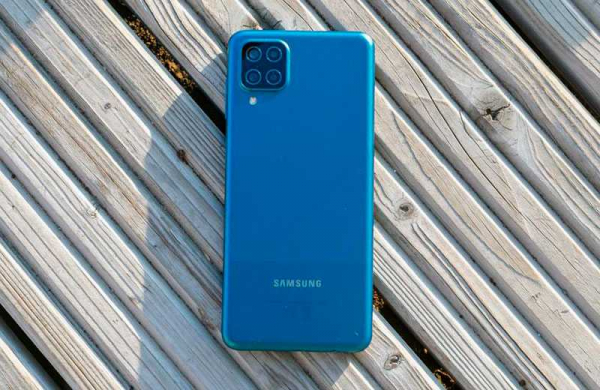 Обзор Samsung Galaxy A12: слабого смартфона с мощной батареей