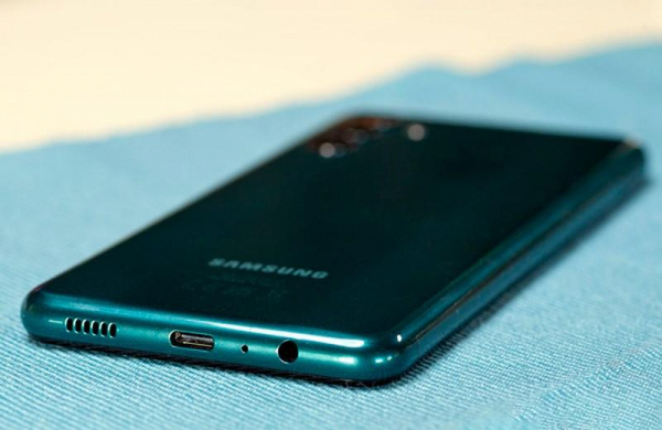 Обзор Galaxy A04s: самого дешёвого смартфона Samsung для базовых задач