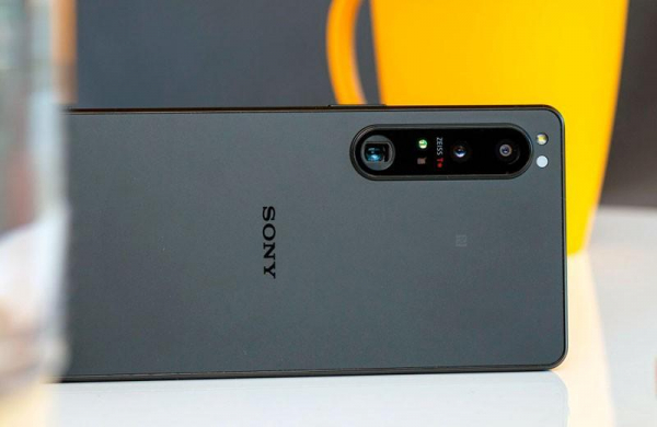 Обзор Sony Xperia 1 IV: флагманского смартфона и революционного камерофона